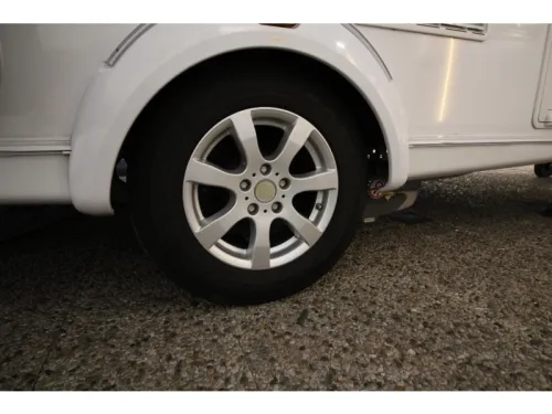 Knaus Sudwind Silver Selection 420 QD Rangierhilfe Thule 6300 Vorzelt  Foto: 21