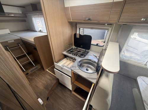 Hymer carado T 447 automatique lits jumeaux auvent climatisation de toit panneau solaire antenne parabolique &eacute;lectrique TV cam&eacute;ra porte-v&eacute;los grand garage r&eacute;frig&eacute;rateur XXL photo: 16