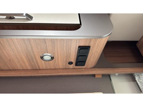 Weinsberg CaraSuite 700 ME 180pk|autom|NAVi|smart TV  Foto: 7