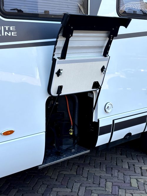 HYMER BMCI 600 White Line Full Options /Sistema de nivelaci&oacute;n foto: 17