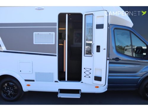 Carado T447 Edition 26 165 PS Automatik | L&auml;ngsbetten | Markise | Hubbett | Separate Dusche | Fahrradtr&auml;ger | 12'' Ford Multimediasystem Foto: 4