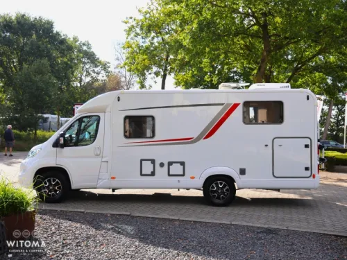 B&uuml;rstner Nexxo Van T 690 G Roof air conditioning | Very neat! photo: 4