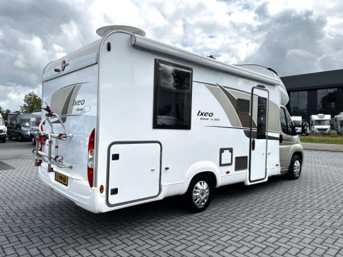 B&uuml;rstner Ixeo IT 700 Queensbett/Hubdach/39.000km Foto: 2