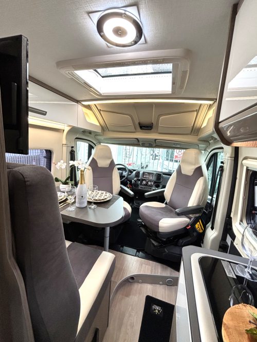 Chausson V594 Roadline CAMA TRANSVERSAL FIAT8 SUSPENSI&Oacute;N NEUM&Aacute;TICA 5.99M foto: 9