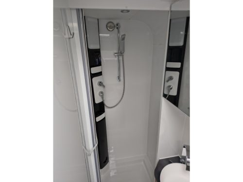Hobby Optima De Luxe 70 F -Automaat-badkamer achter  foto: 19