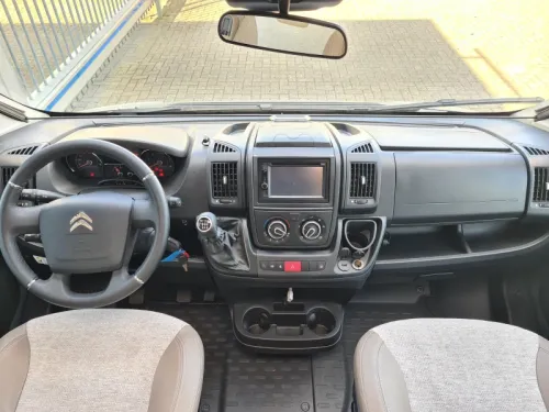 LMC Breezer V 643 G L&auml;ngsbetten/Sch&uuml;ssel Foto: 3
