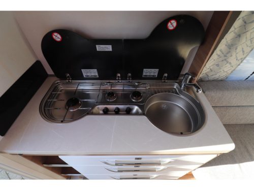 Hobby De Luxe 400 SFE Mover / Awning photo: 13