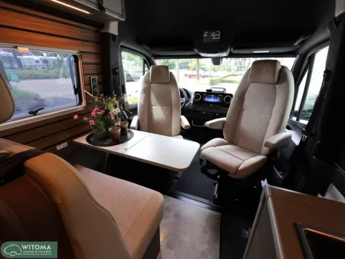 Hymer Grand Canyon S 600 4x4 Birthday = treats photo: 16
