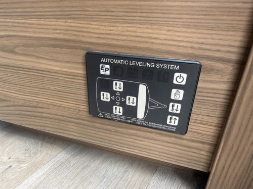 Eriba T 820 (TOURING 820) full options EP level systeem lits jumeaux XT mover Truma panneaux solaires 2x climatisation de toit Dometic parabole &eacute;lectrique photo : 16