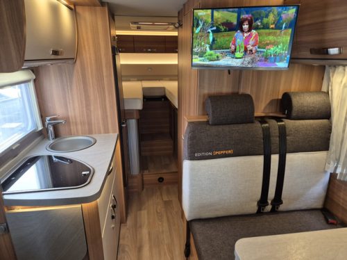 Weinsberg CARACOMPACT 600 MEG PEPPER 163 HP ONLY 47,451 KM !! TV + SATELLITE SINGLE BEDS CRUISE CONTROL THULE BIKE RACK WITH LIFT photo: 13
