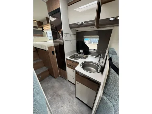 Dethleffs Trend 6717 165 HP length bed photo: 12