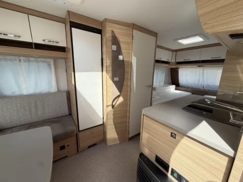 Dethleffs Camper Avantgarde 460 EL Muy completo foto: 7