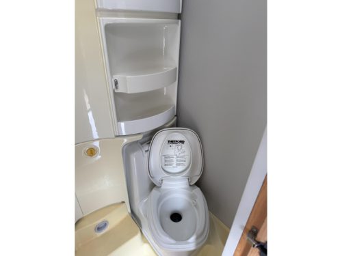 Knaus Blue Line 450 TF con asiento en U y avanc&eacute; de 2023 foto: 13