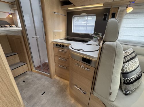 Hymer BMC-I 680 BLACK LINE 170 hp AUTOMATIC 9-Speed 4-Person Euro6 Mercedes-Benz Sprinter **Single beds/4 seats/4 berths photo: 10