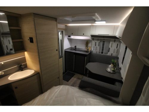 Fendt Apero Activ 390 FH Franz&ouml;sisches Bett & Heckk&uuml;che! Foto: 8