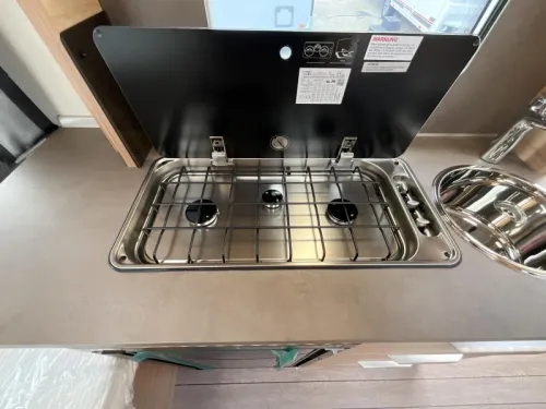Knaus Sudwind Black Selection 500 EU ENKELE BEDDEN-VLOERVERW Foto: 9
