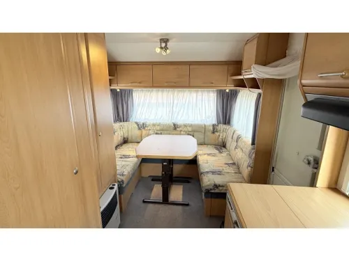 Knaus Sudwind 495 TK habitaci&oacute;n infantil con asientos redondos foto: 10