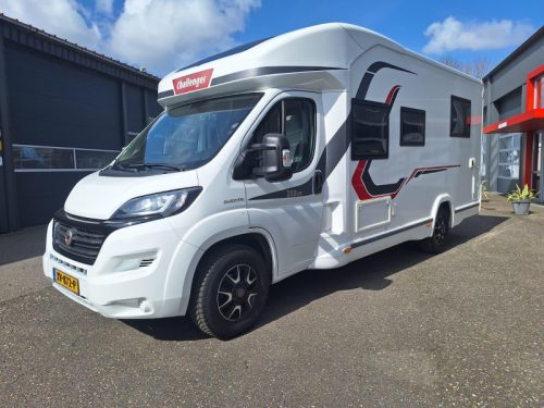 Challenger 288 EB ruim queensbed  foto: 2