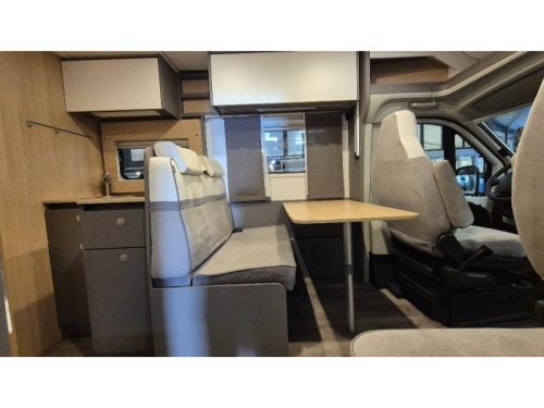 LMC Tourer Lift H 730 G Drop-down bed/air conditioning/solar panel photo: 8