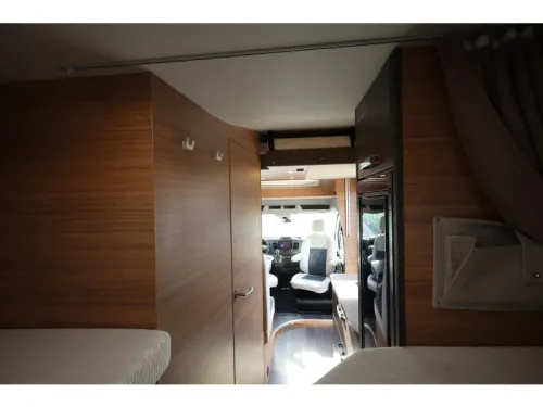 Weinsberg CaraSuite 650 MEG Camas individuales y techo elevable foto: 20