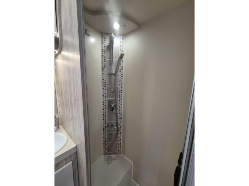 Elnagh T-Loft 450 Transverse bed and pop-top roof  photo: 20