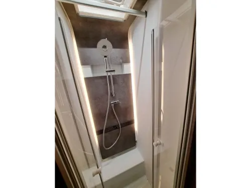 Adria Sonic Supreme 700 DL Foto: 18