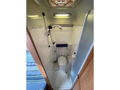 Hymer B 674 Lit fixe Lit escamotable photo : 14
