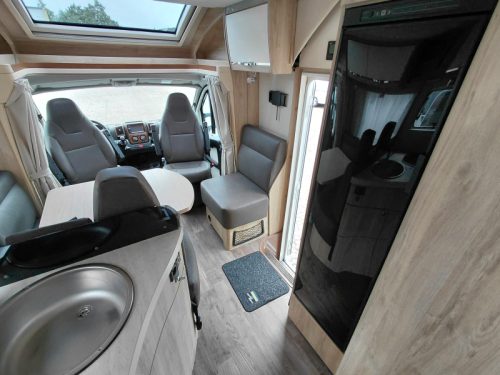 Eura Mobil Profila RS 720 QB QUEENSBED + HUBDACH Foto: 10