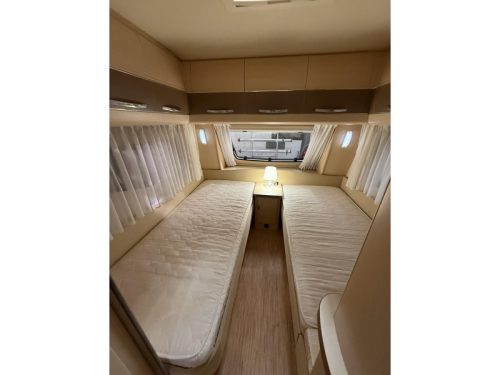 Hobby La Vita Bionda 495 UL 2 BERTHS MOVER AWNING TOP photo: 12