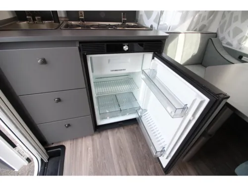 Fendt Apero Activ 390 FH French bed & end kitchen! photo: 14