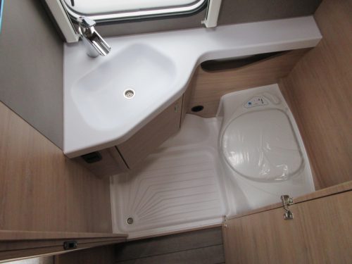 Knaus Sudwind Black Selection 420 QD COMPACT AND LARGE KITCHEN! photo: 12