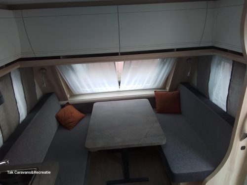 Hobby De Luxe 495 WFB mit separater Dusche und WC Foto: 2
