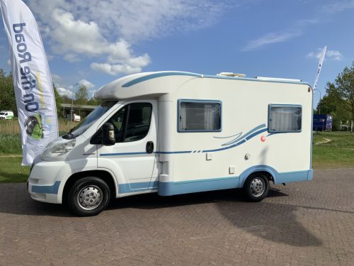 Adria Compact 2.3 MultiJ. 130 PS, Teilintegriert, franz&ouml;sisches Bett hinten, Motorklimaanlage, Anh&auml;ngerkupplung, kleiner Camper, Bj. 2009 Camp centrum on the road Marum Foto: 4