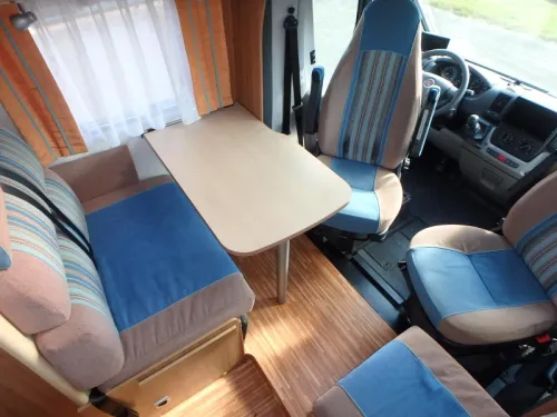 B&uuml;rstner Travel Van 620 T photo: 10
