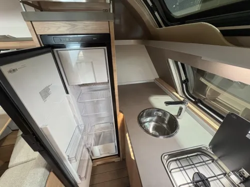 Knaus Sudwind Black Selection 500 PF Kopkeuken / Franz&ouml;sisches Bett Foto: 7