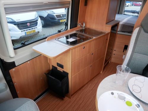 P&ouml;ssl 2Win Plus, 6 Meter Buscamper, Large Transverse Bed!!! photo: 11