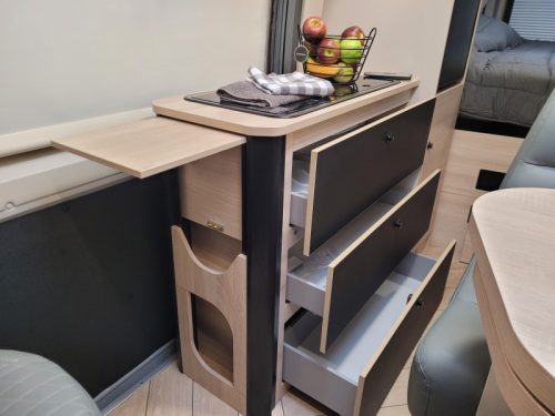 Chausson V 690 Sport-line pop-top roof bed photo: 15