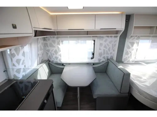 Fendt Apero Activ 390 FH French bed & end kitchen! photo: 5