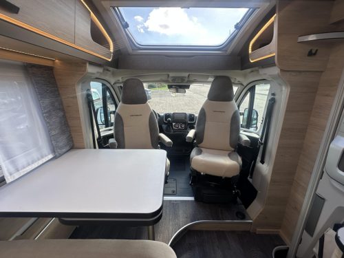 Weinsberg CaraCompact Pepper 600 MF 2027 Fransbed Model!  foto: 4