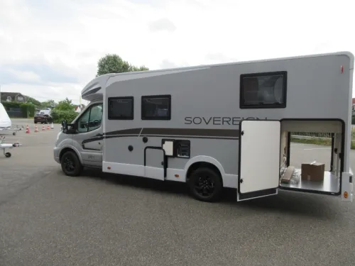 McLouis Sovereign 381 Queens bed / automatic photo: 4
