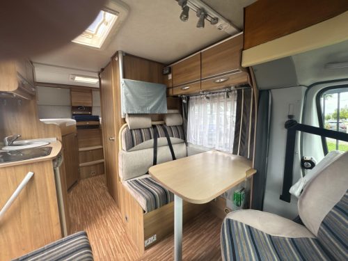 B&uuml;rstner Travel Van T 620 Single beds Air conditioning photo: 15