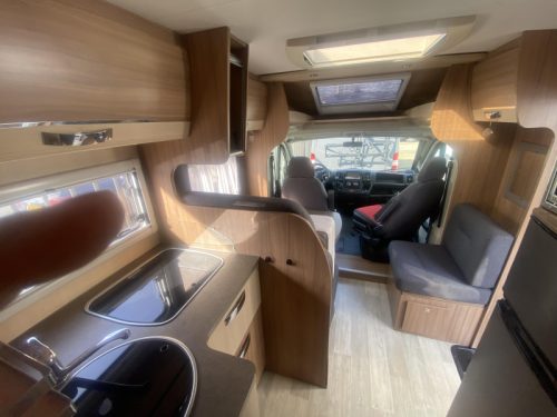 Pilote Aventura P 730 with queen bed AND LUXURY photo: 7