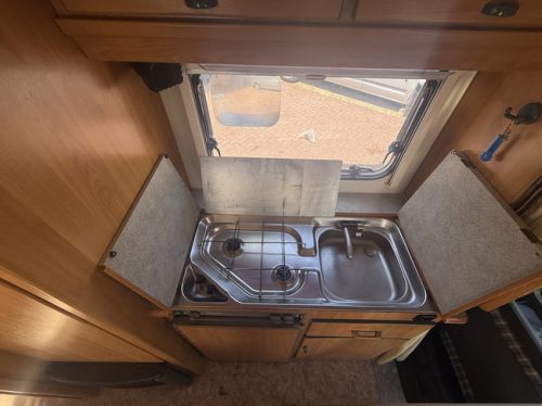 Hymer swing 2.5 in very neat condition overhead bed sofa bed awning bike rack cruise ctr timing belt replaced at 156 dkm 8-24 MOT until 05-06-27 photo: 9