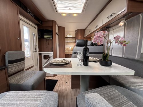 LMC Explorer SportLine 745 CAMA DE MATRIMONIO+TECHO ELEVABLE 2X PANEL SOLAR foto: 11