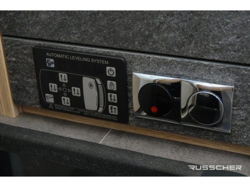 NIESMANN BISCHOFF Flair 920 EK 210Hp Aut. | E&amp;P Level System | Overhead cupboards photo: 19