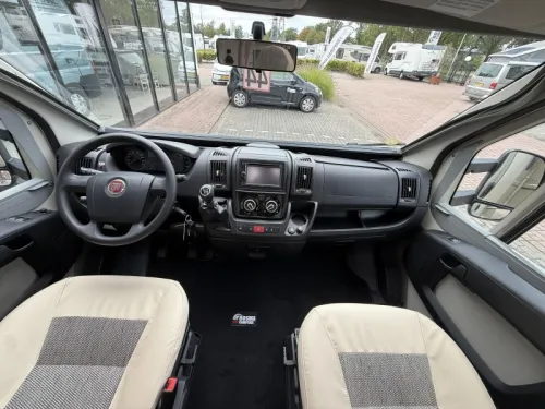 B&uuml;rstner Nexxo T 715 Top-Aufteilung Garage 2012 Foto: 9