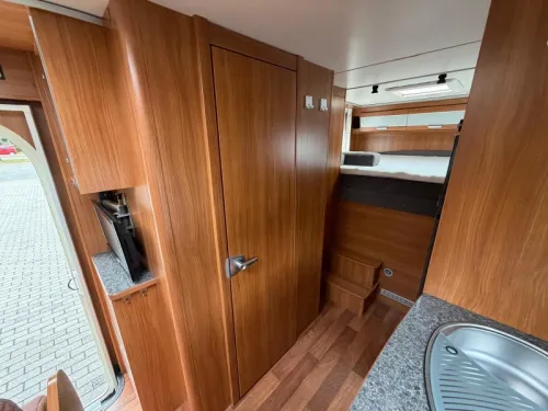 Dethleffs Esprit 6870 I GARAGE/GROSSES BETT/SCH Foto: 12