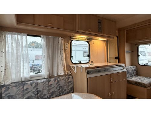 Adria Optima 425 TK 2x seating group fixed toilet photo: 6