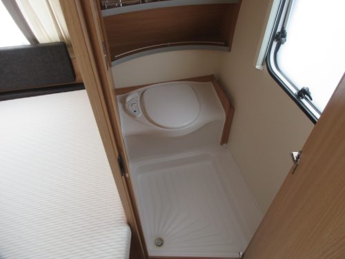 Knaus Sudwind 450 FU GEPFLEGT UND MIT RANGIERHILFE  Foto: 12