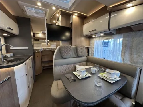 Carthago C1-Tourer 141 KB-LE 2 SINGLE BEDS-180HP-AUTOMATIC photo: 2